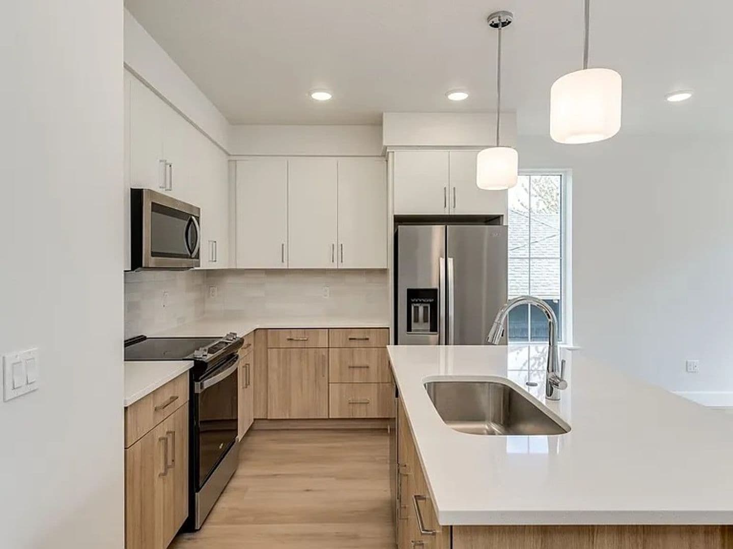 Portland Apartment: 4785 N. Albina Ave
