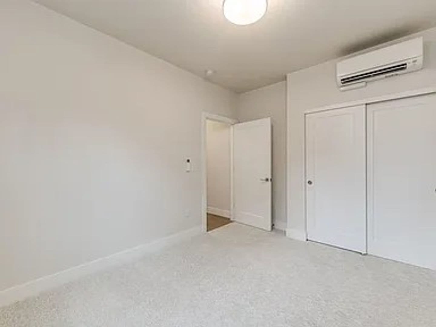 Portland Apartment: 4785 N. Albina Ave
