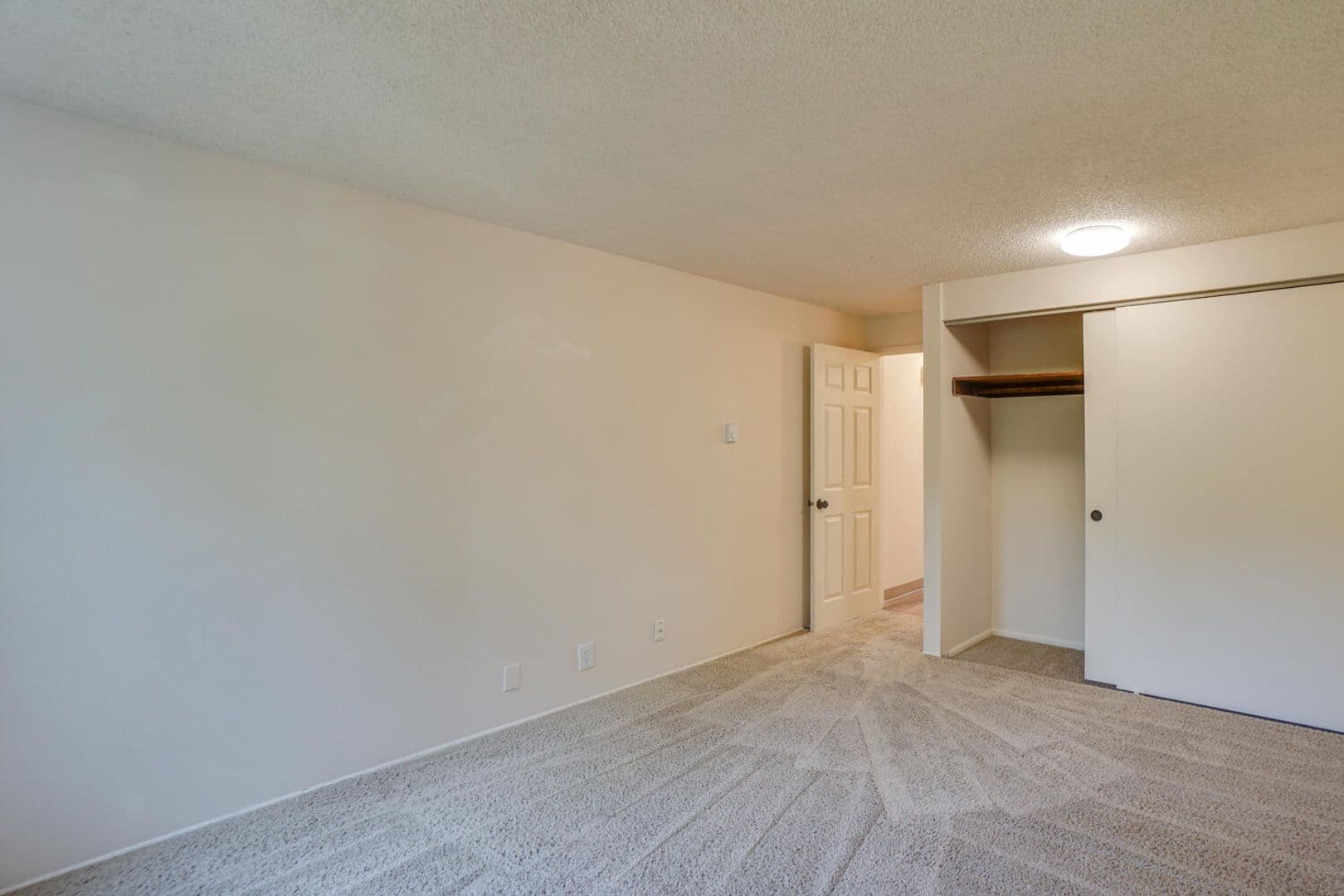 Salem Apartment: 1260 Marilyn St SE