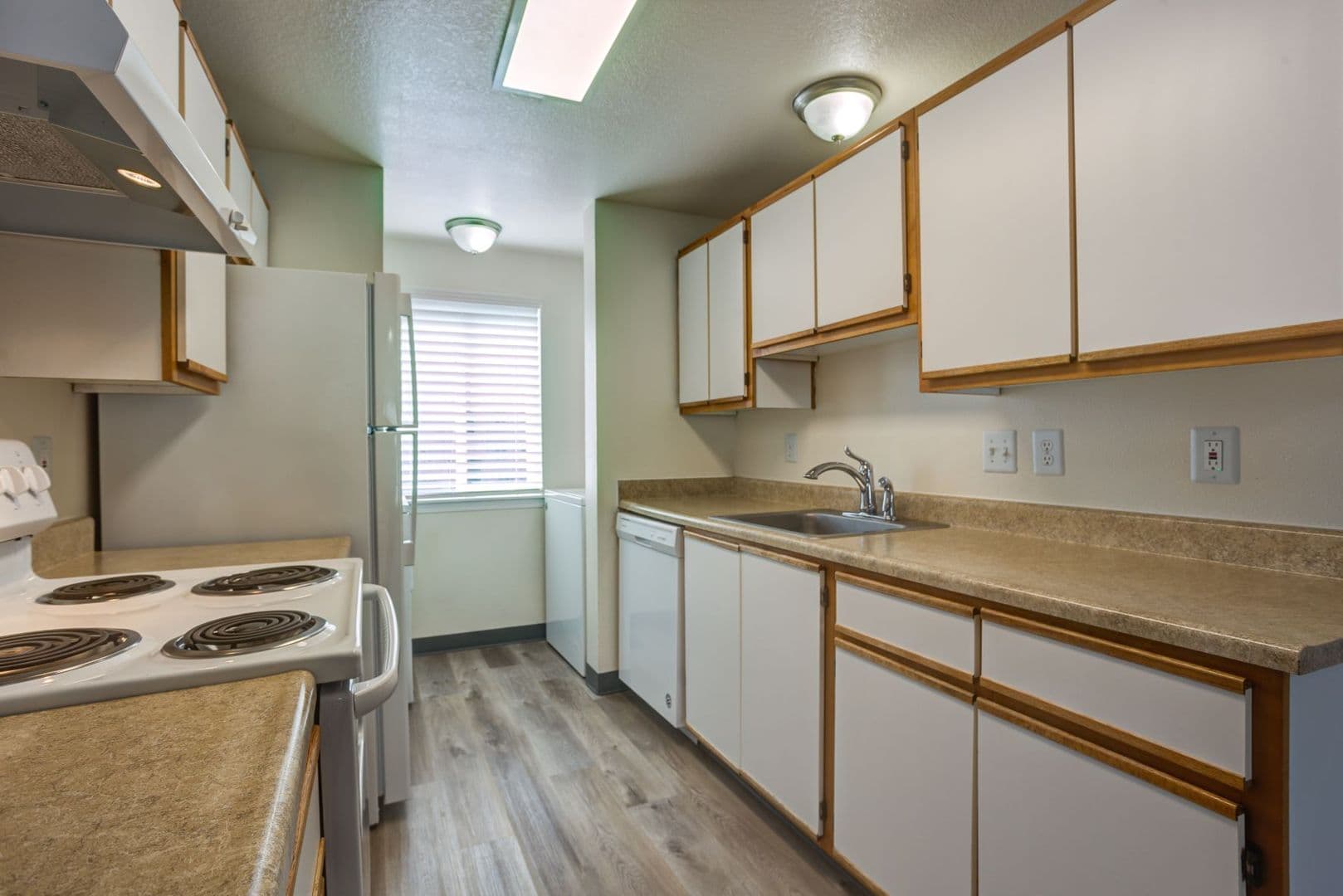 Estacada Apartment: 710 N Broadway St