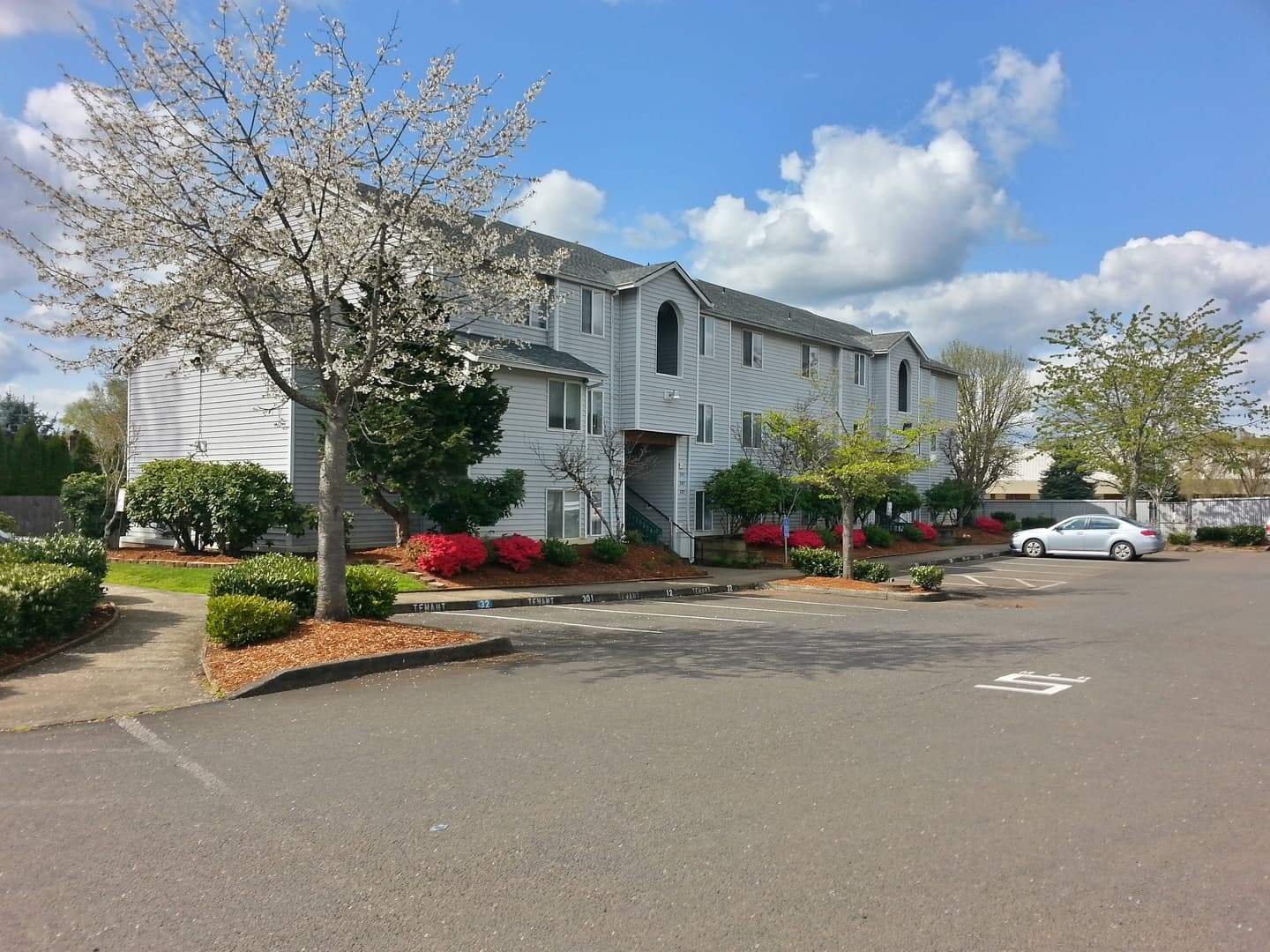 Estacada Apartment: 710 N Broadway St