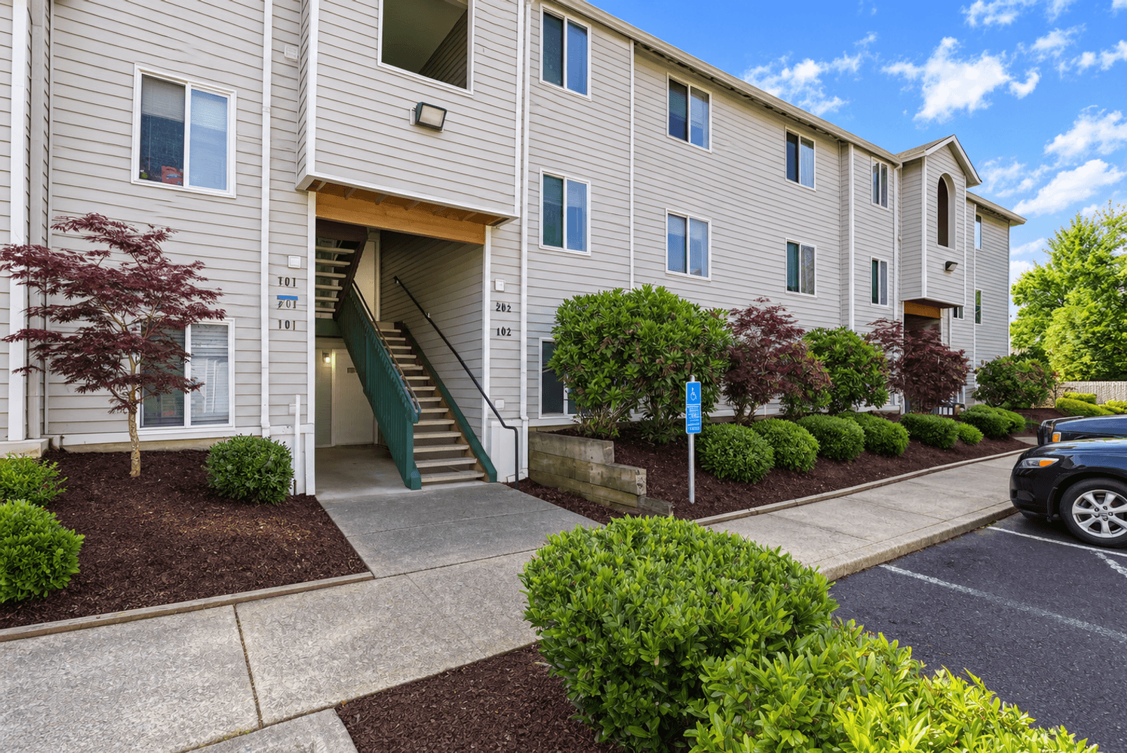 Estacada Apartment: 710 N Broadway St