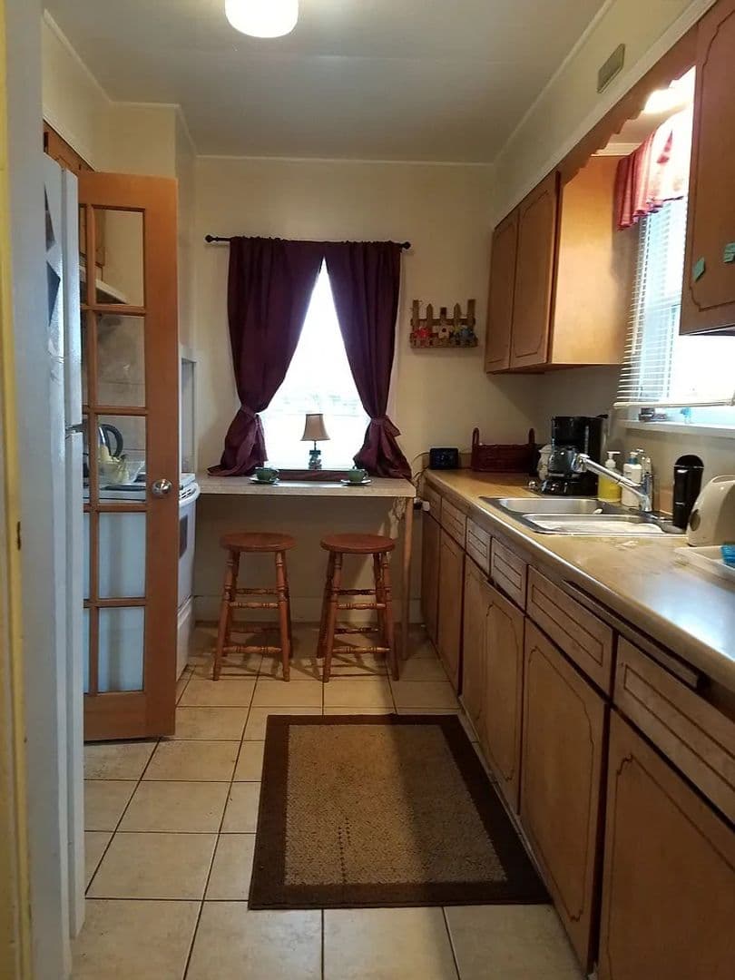 Stayton House: 1178 N 3rd Ave