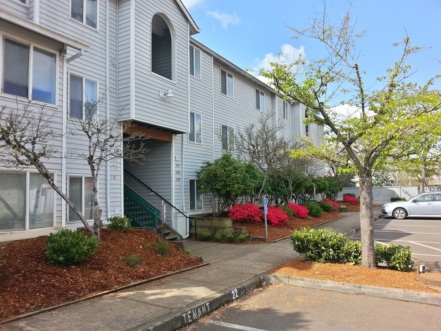 Estacada Apartment: 710 N Broadway St