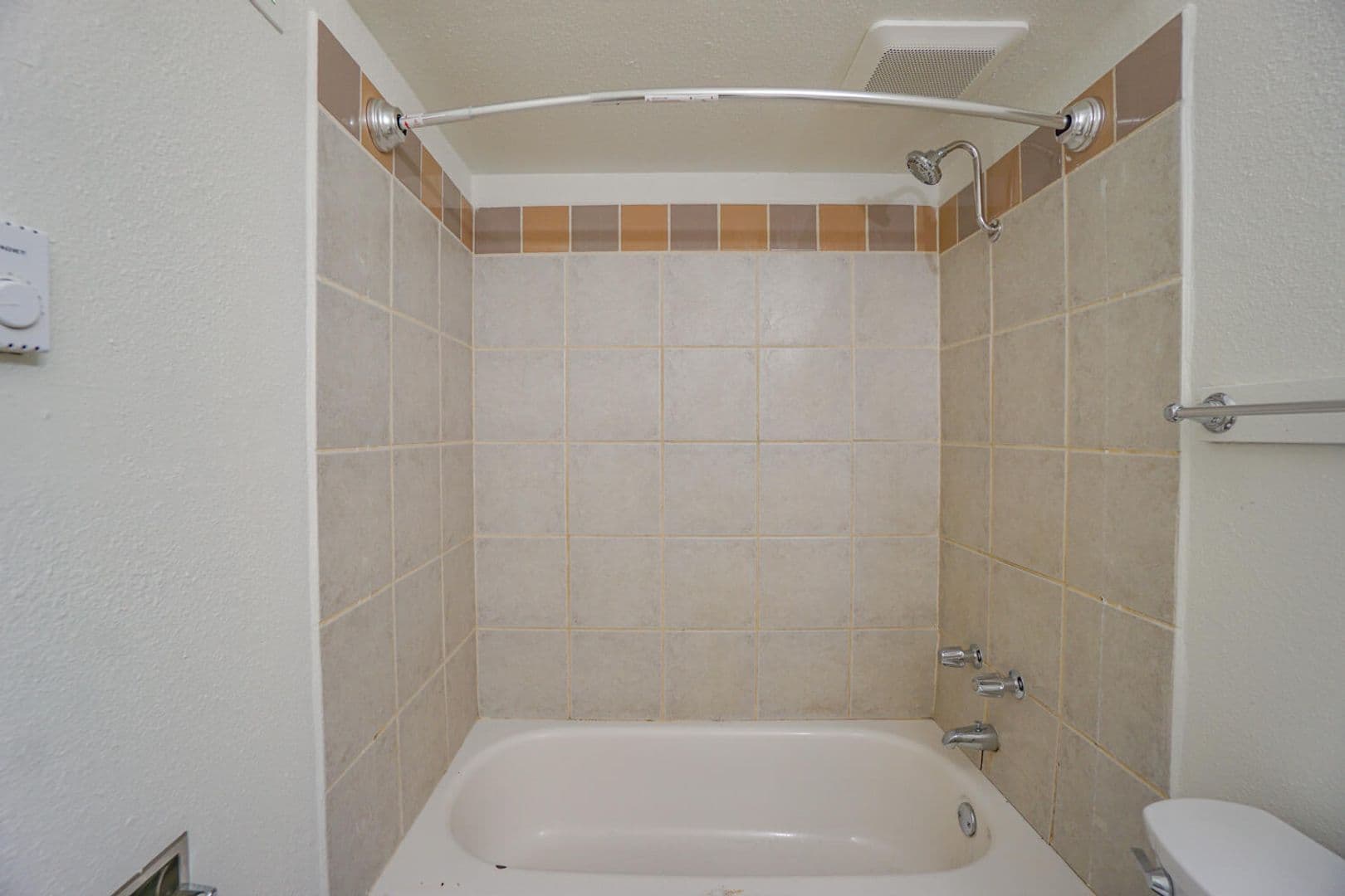 Estacada Apartment: 704 N Broadway St