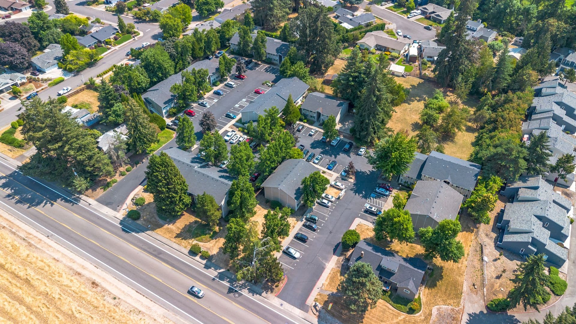 Keizer Apartment: 812-898 Lockhaven Dr NE