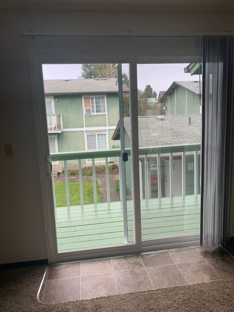 McMinnville Apartment: 730 SW Brockwood Avenue