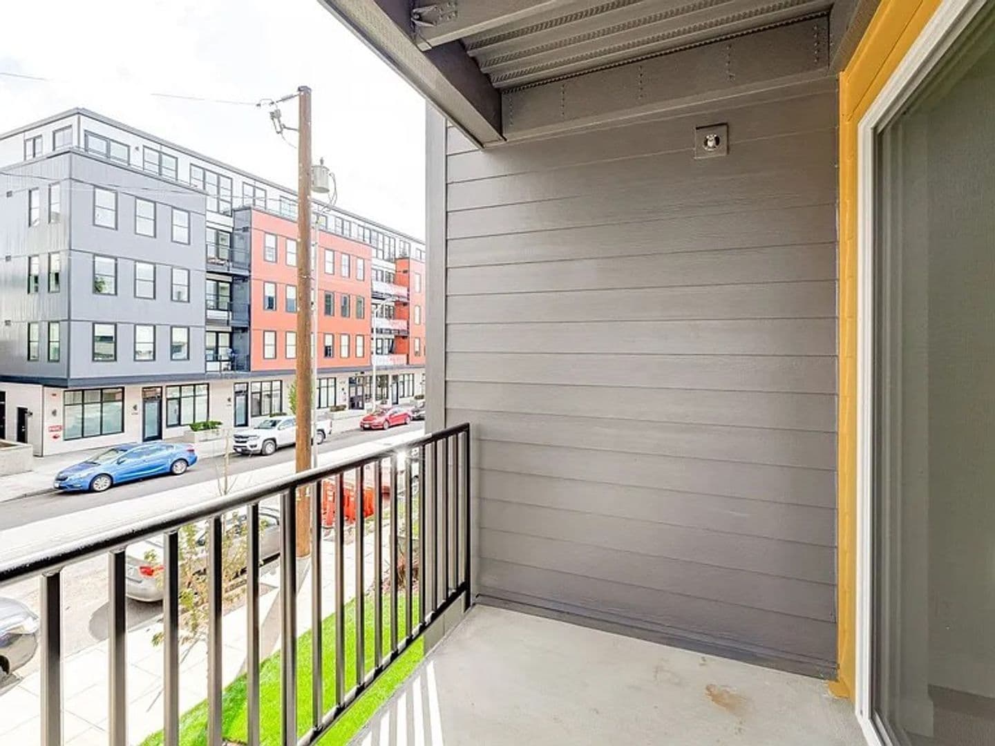 Portland Apartment: 4785 N. Albina Ave
