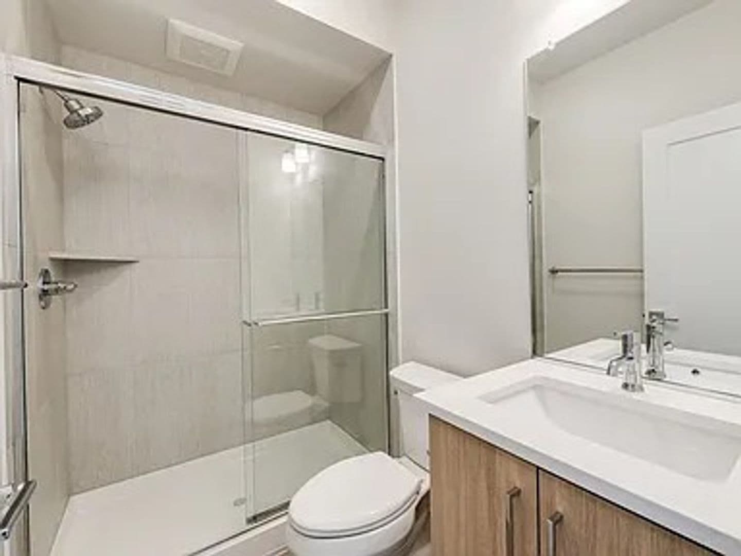Portland Apartment: 4785 N. Albina Ave