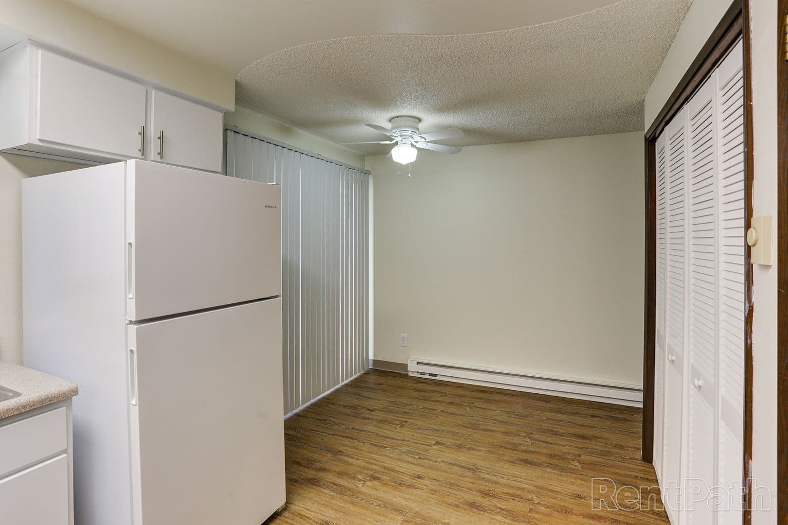 Saint Helens Apartment: 2375, 2405, 2415, 2475 Columbia Blvd.