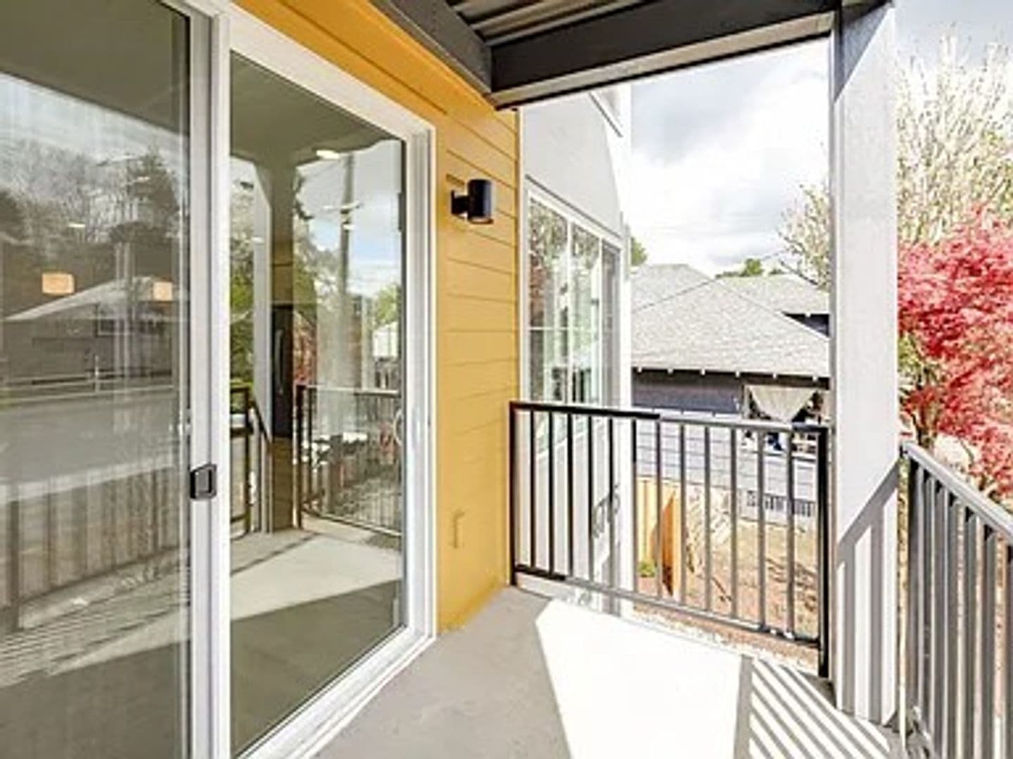 Portland Apartment: 4785 N. Albina Ave