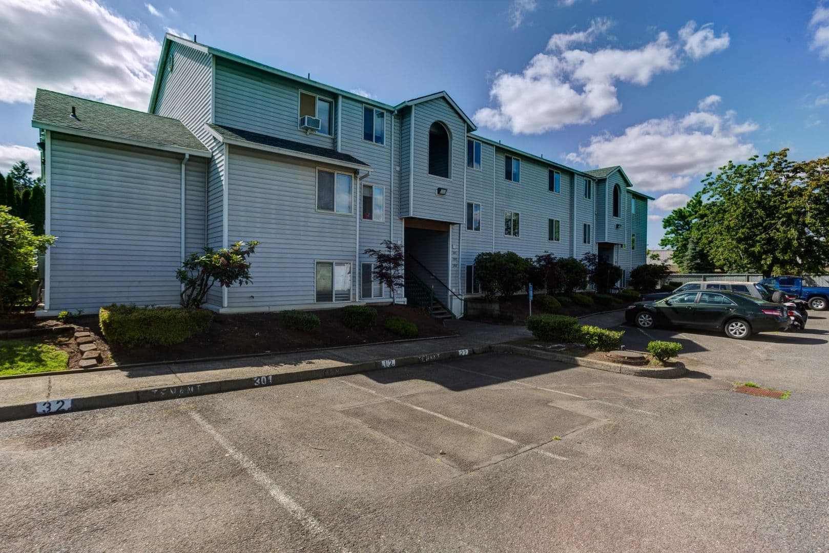 Estacada Apartment: 710 N Broadway St