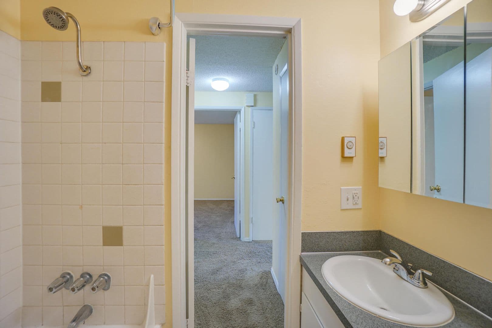Fairview Apartment: 320 Lincoln Street