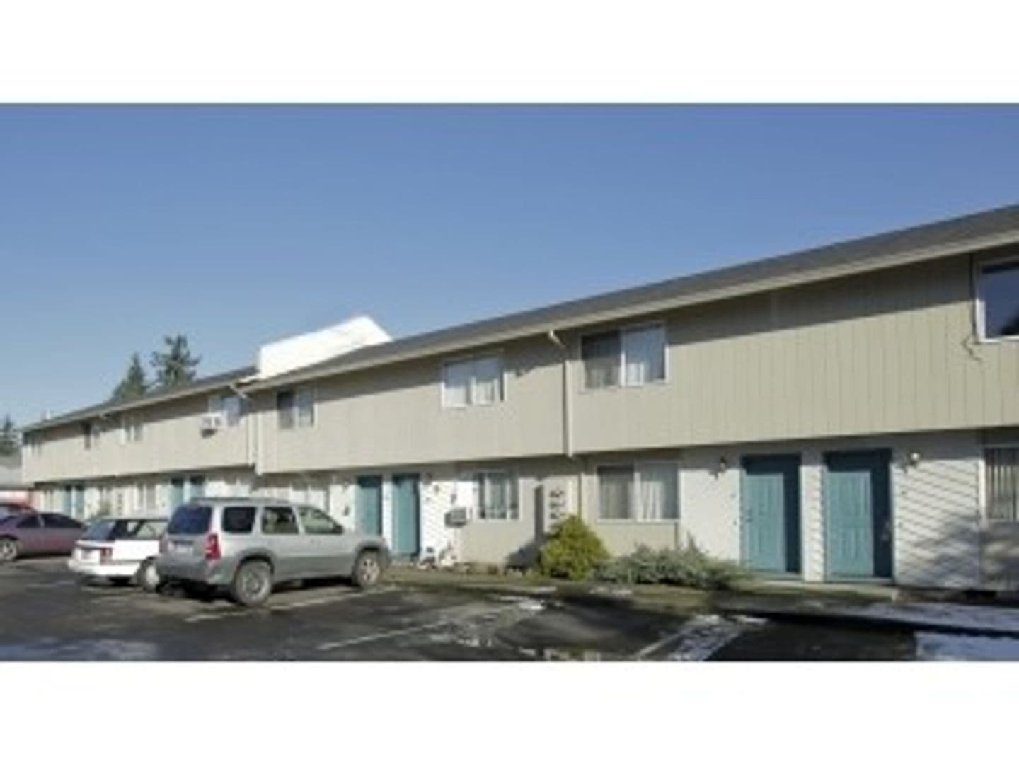 Saint Helens Apartment: 2375, 2405, 2415, 2475 Columbia Blvd.