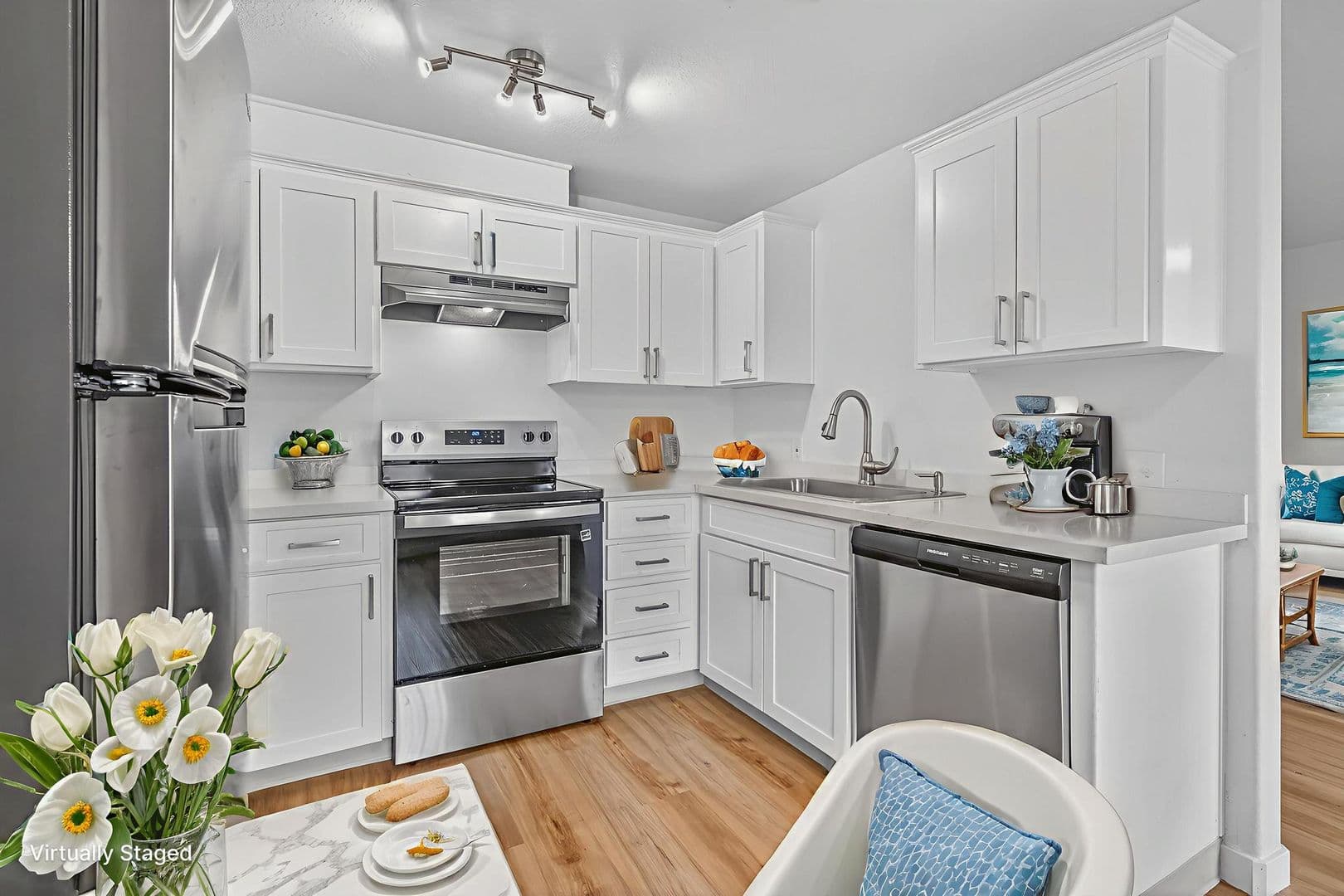 Cornelius Apartment: 1100 N Davis Street