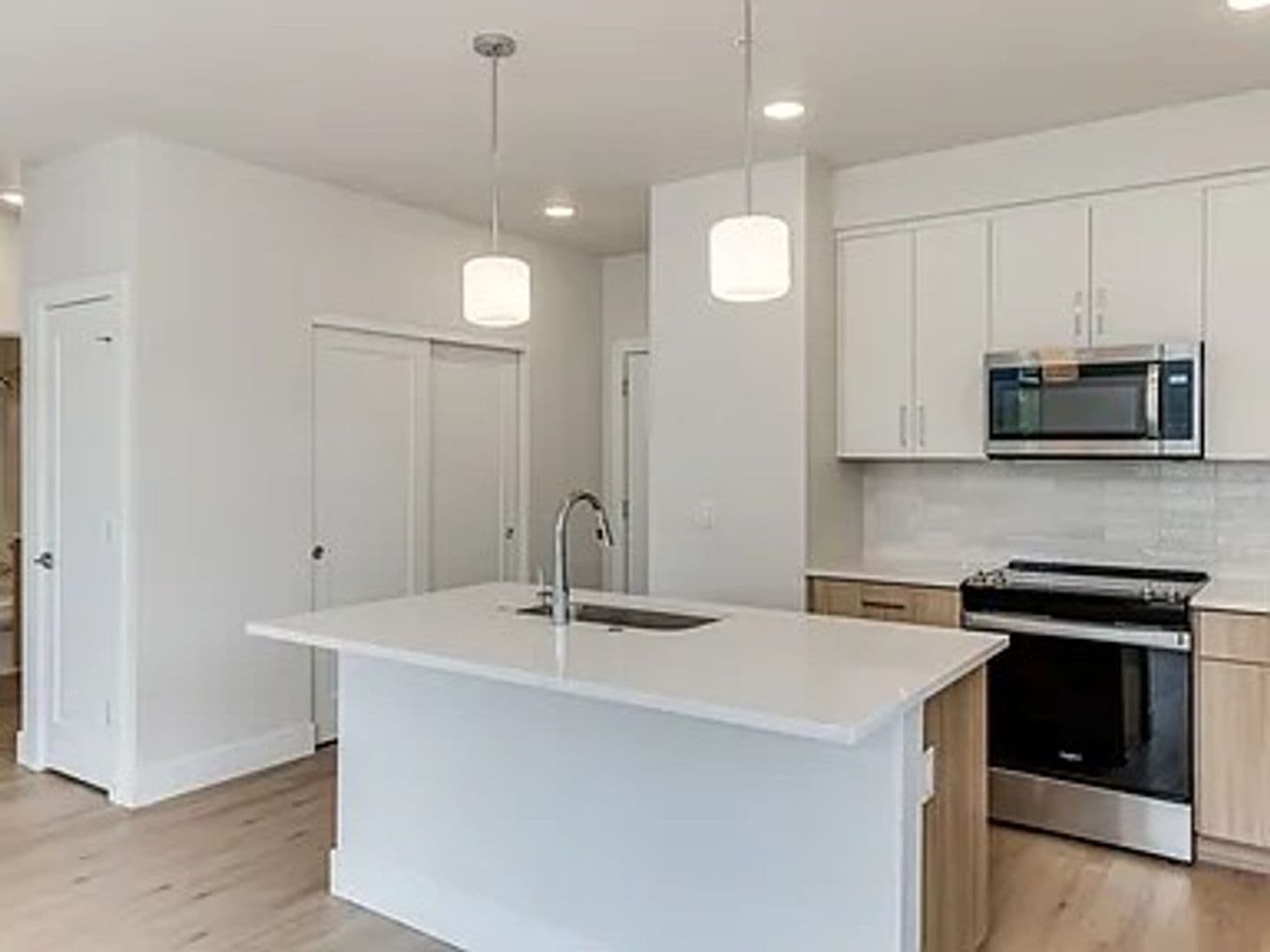 Portland Apartment: 4785 N. Albina Ave