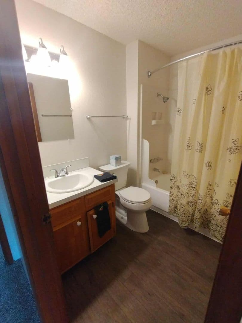 McMinnville Apartment: 1355 NW 2nd Street