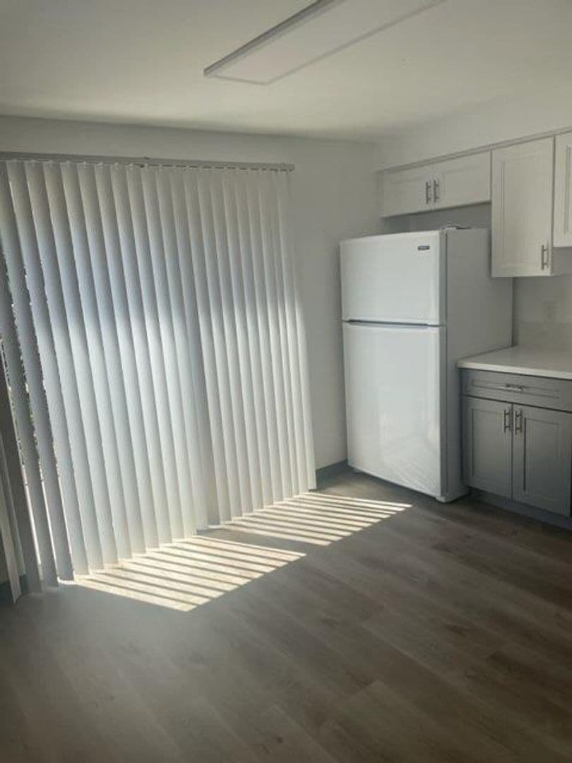 Saint Helens Apartment: 2375, 2405, 2415, 2475 Columbia Blvd.
