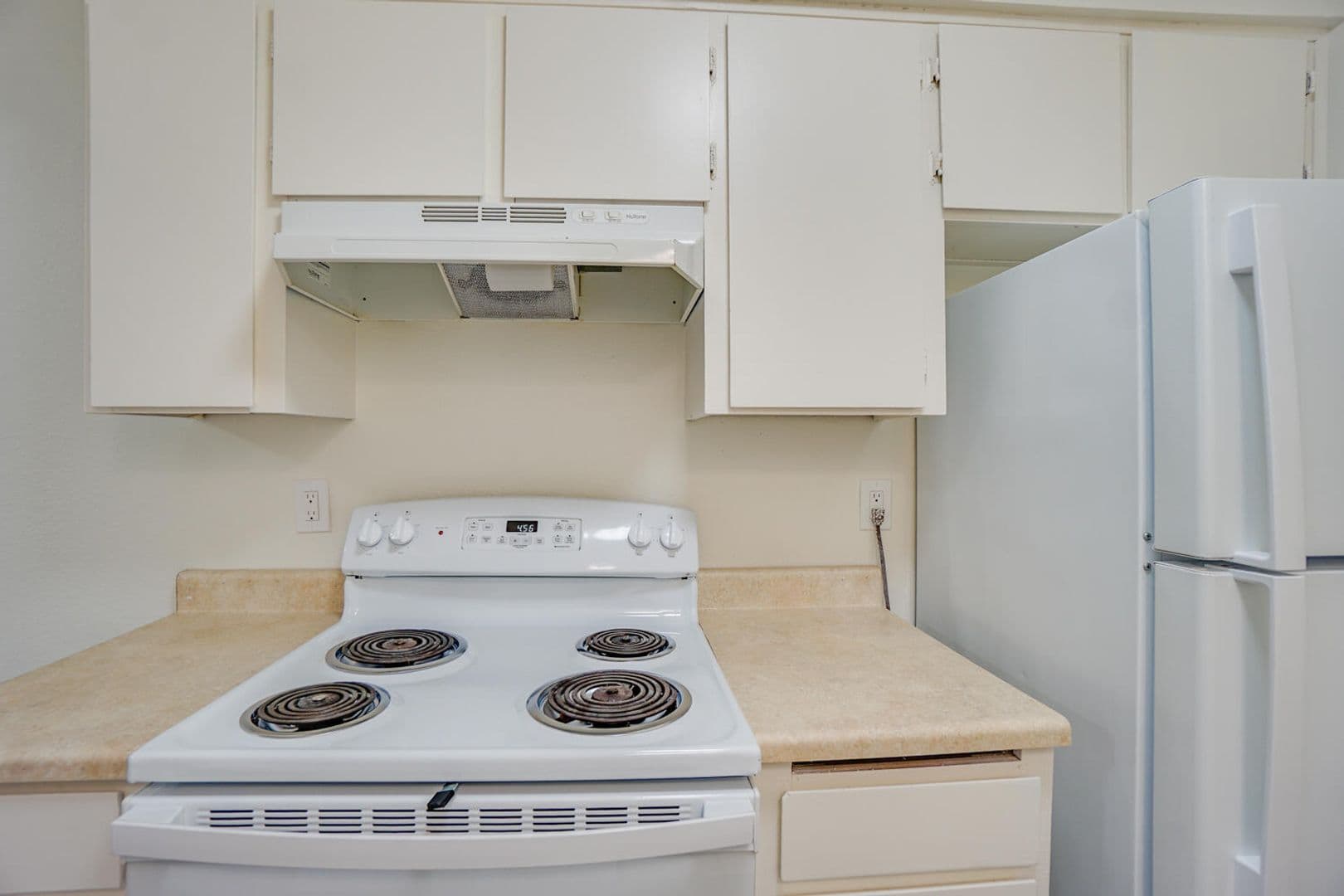 Estacada Apartment: 704 N Broadway St