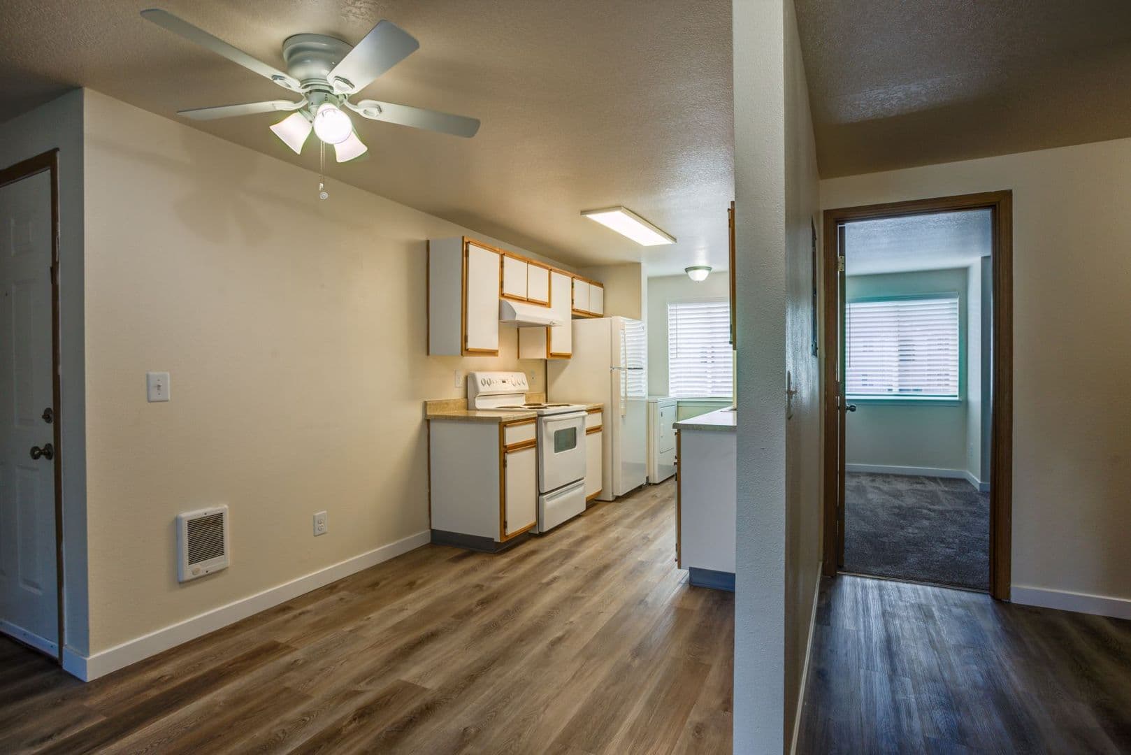 Estacada Apartment: 710 N Broadway St