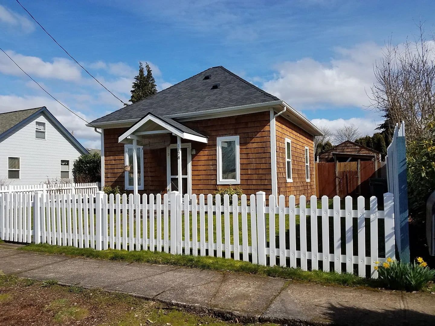 Stayton House: 1178 N 3rd Ave