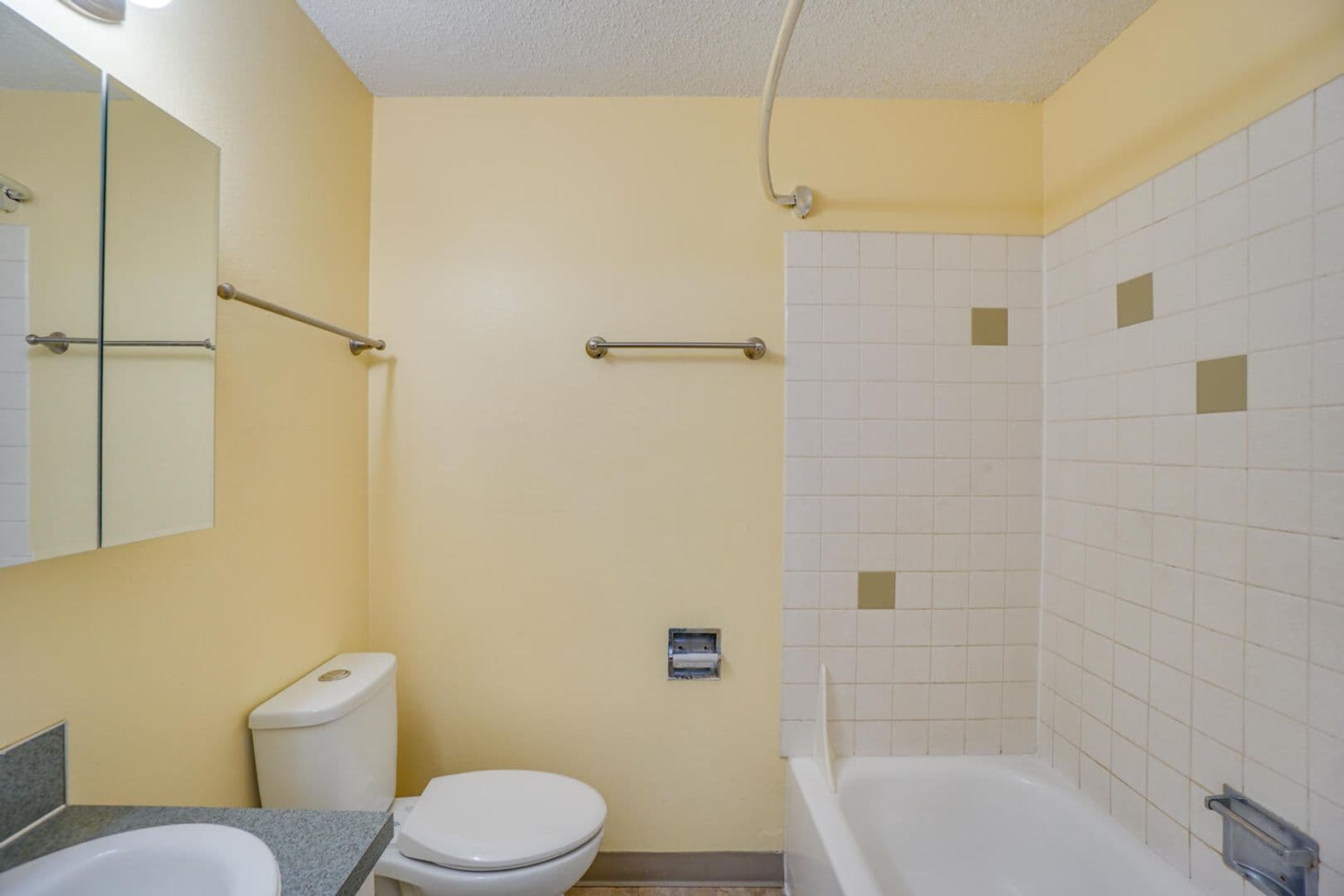 Fairview Apartment: 320 Lincoln Street