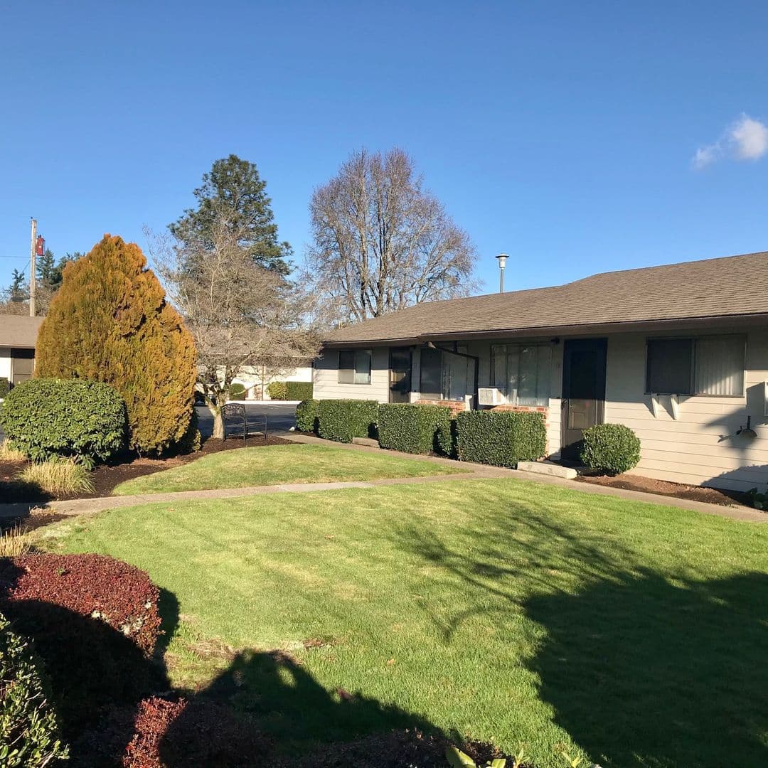 Forest Grove Apartment: 2747 20th Place