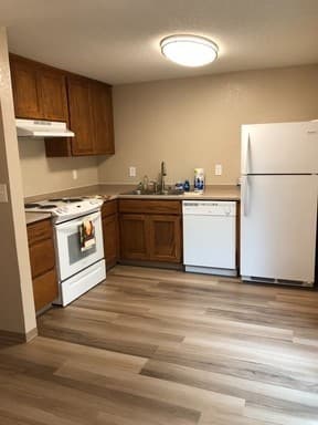 McMinnville Apartment: 2019 NE McDonald Lane