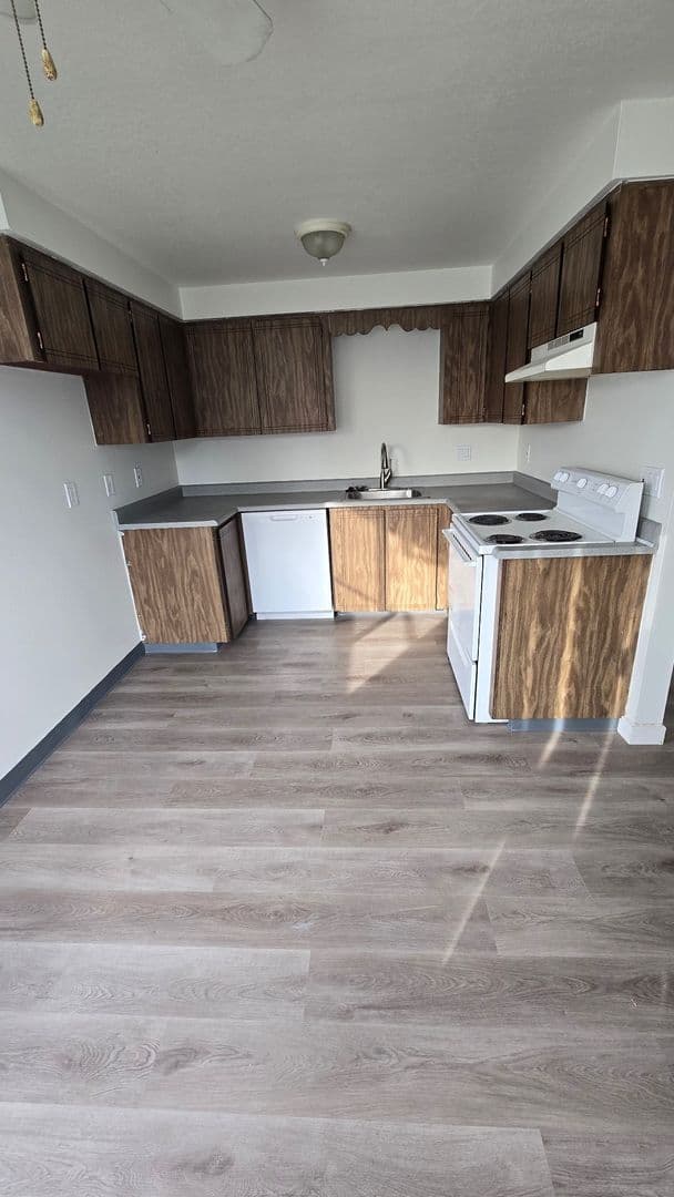 Forest Grove Apartment: 3103 - 3113 Brittany Dr