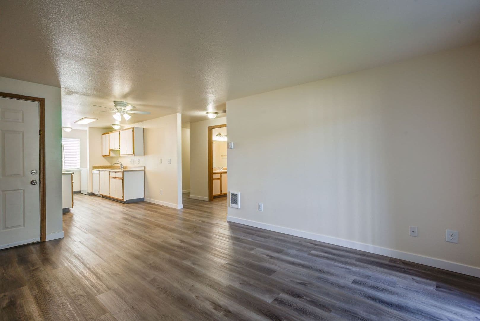Estacada Apartment: 710 N Broadway St