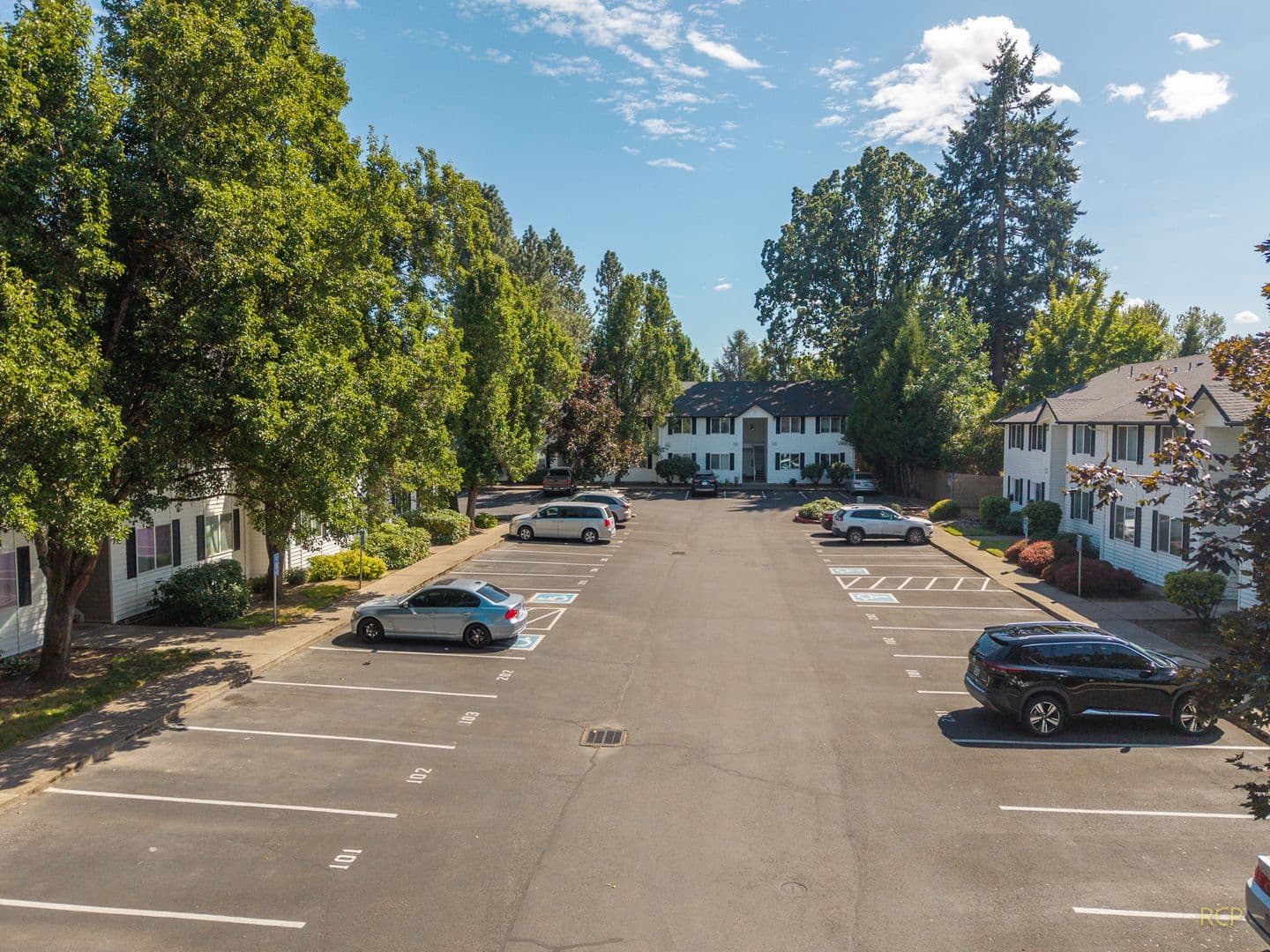 Keizer Apartment: 812-898 Lockhaven Dr NE