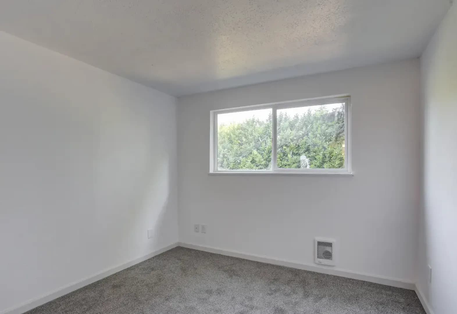 Portland Apartment: 10225 to 10257 NE Fremont Street