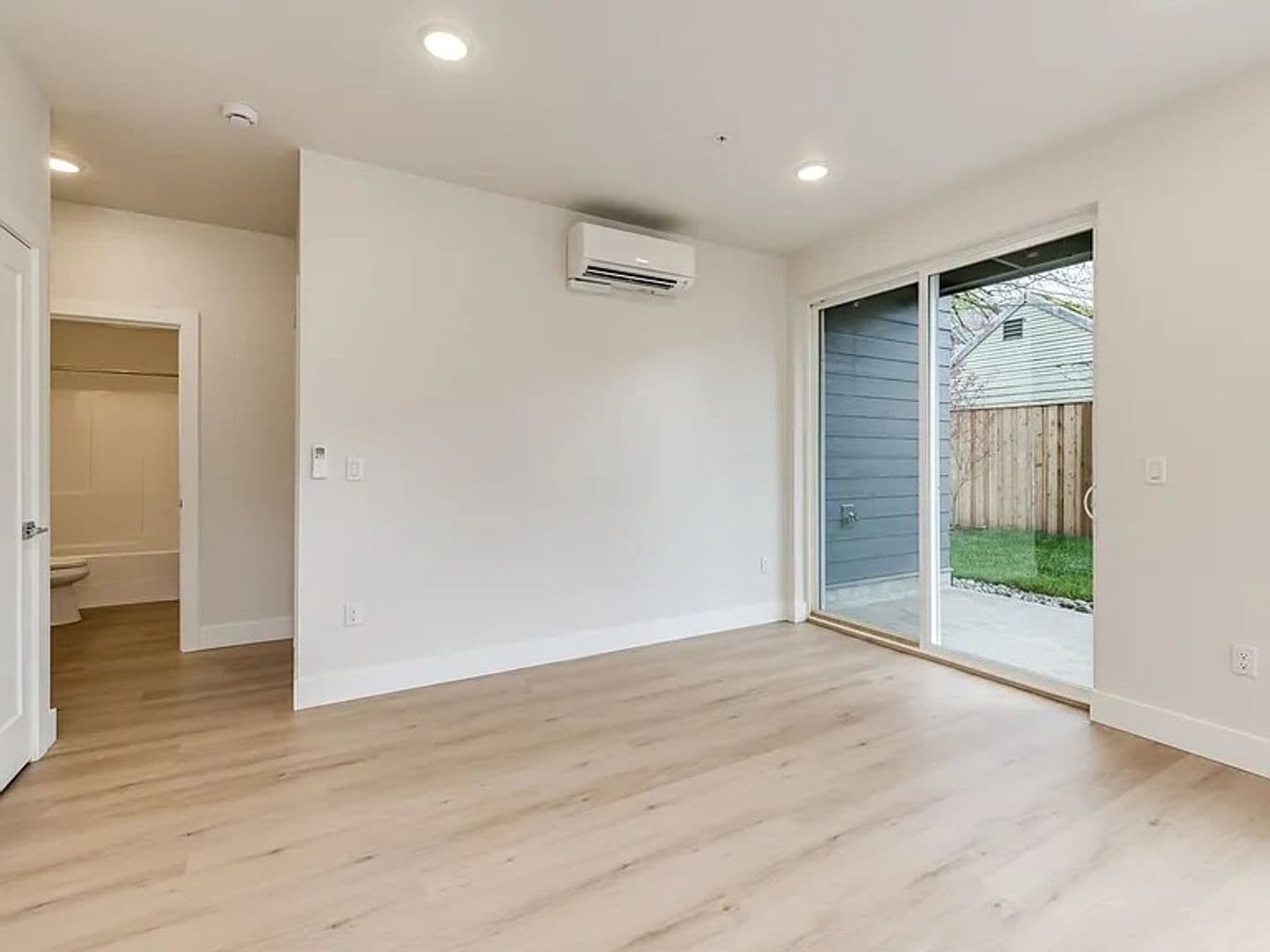 Portland Apartment: 4785 N. Albina Ave