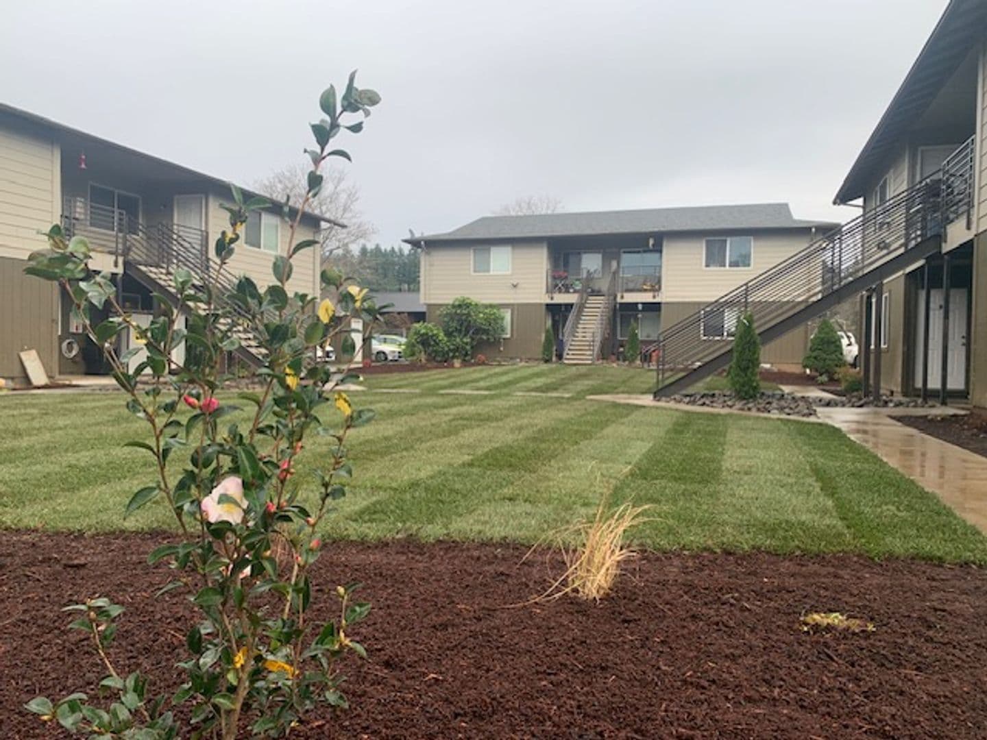 Estacada Apartment: 704 N Broadway St