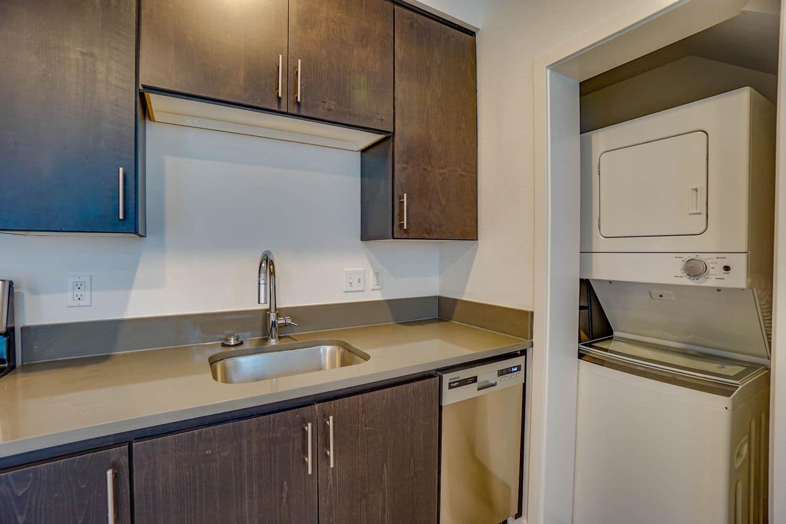 Portland Apartment: 7025-7045 N Mohawk Avenue