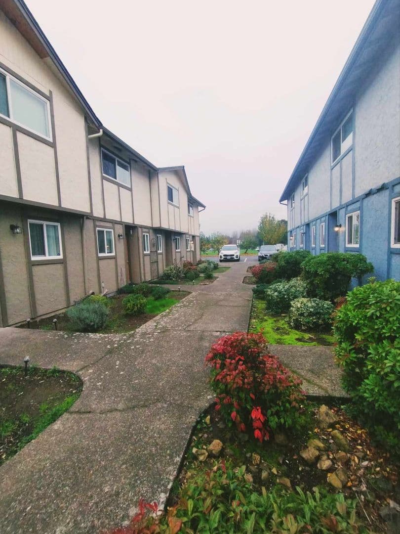 McMinnville Apartment: 1355 NW 2nd Street