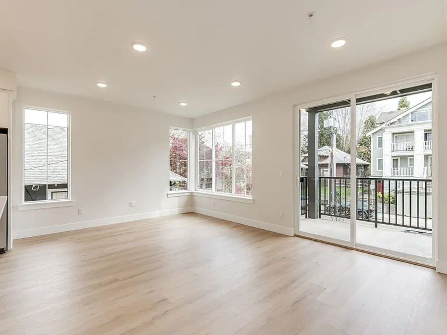 Portland Apartment: 4785 N. Albina Ave
