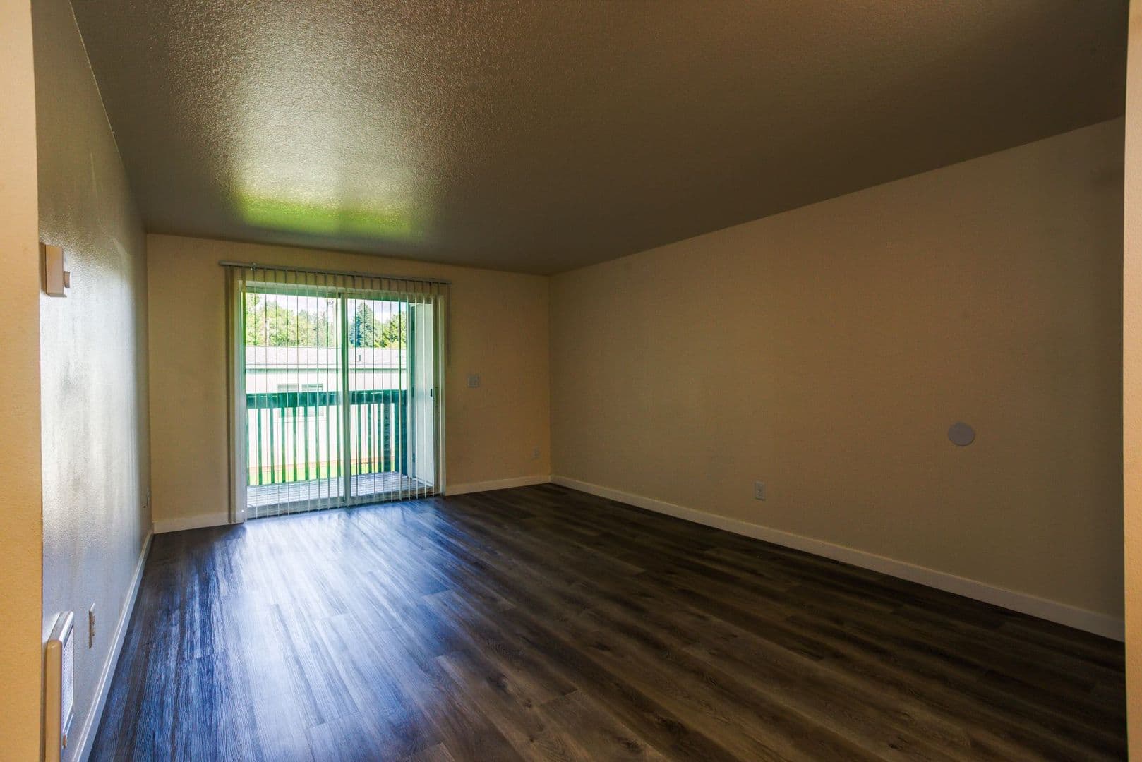 Estacada Apartment: 710 N Broadway St