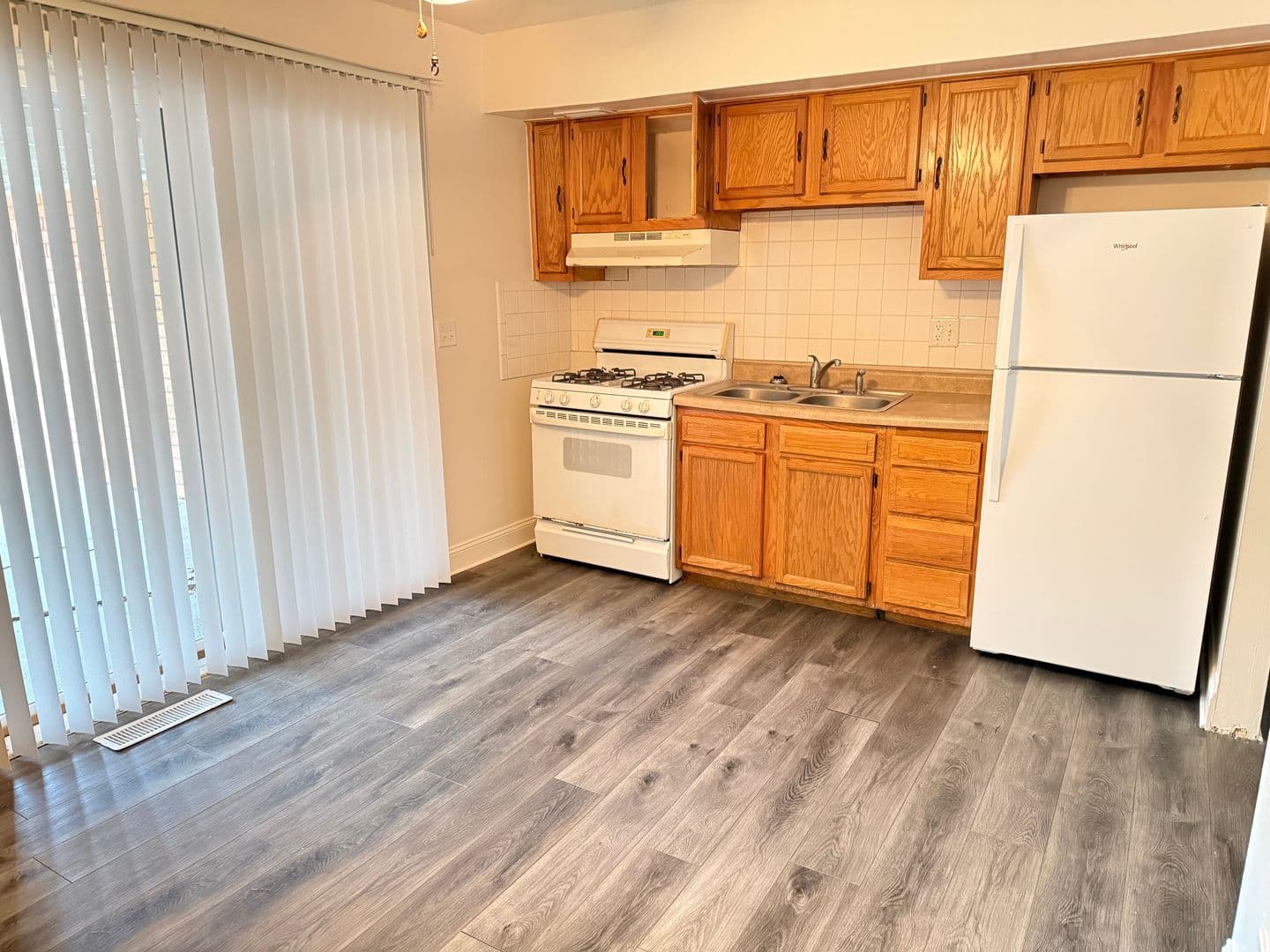 Normal Apartment: 1002 North School Street - 5