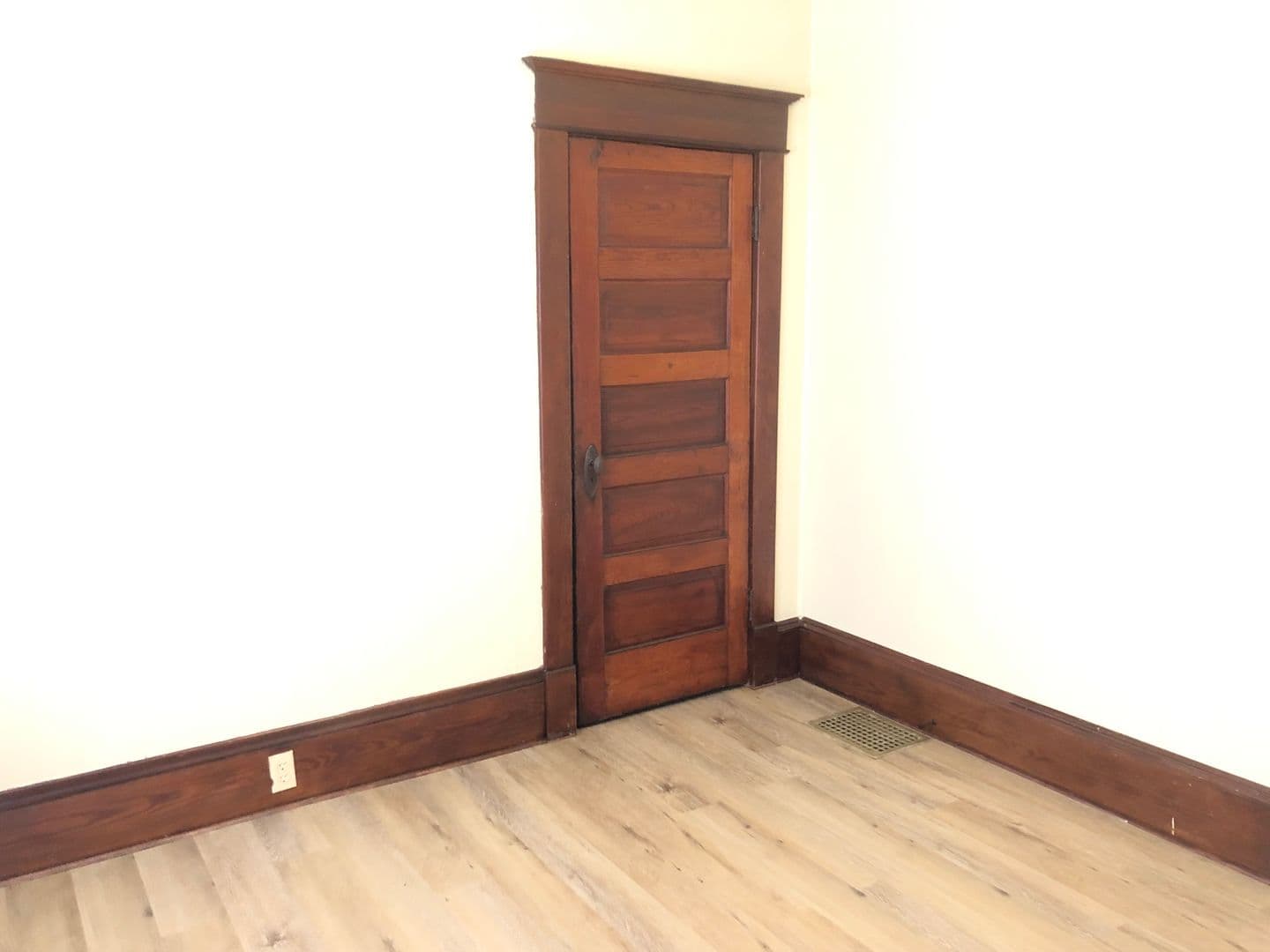 Bloomington House: 1603 South Center Street