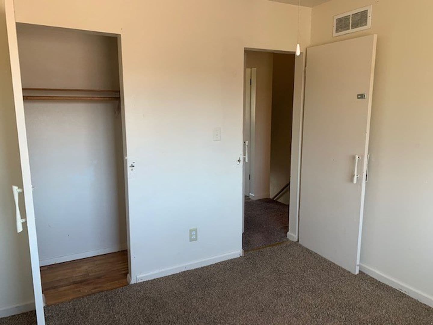 Normal Apartment: 1002 North School Street - 4