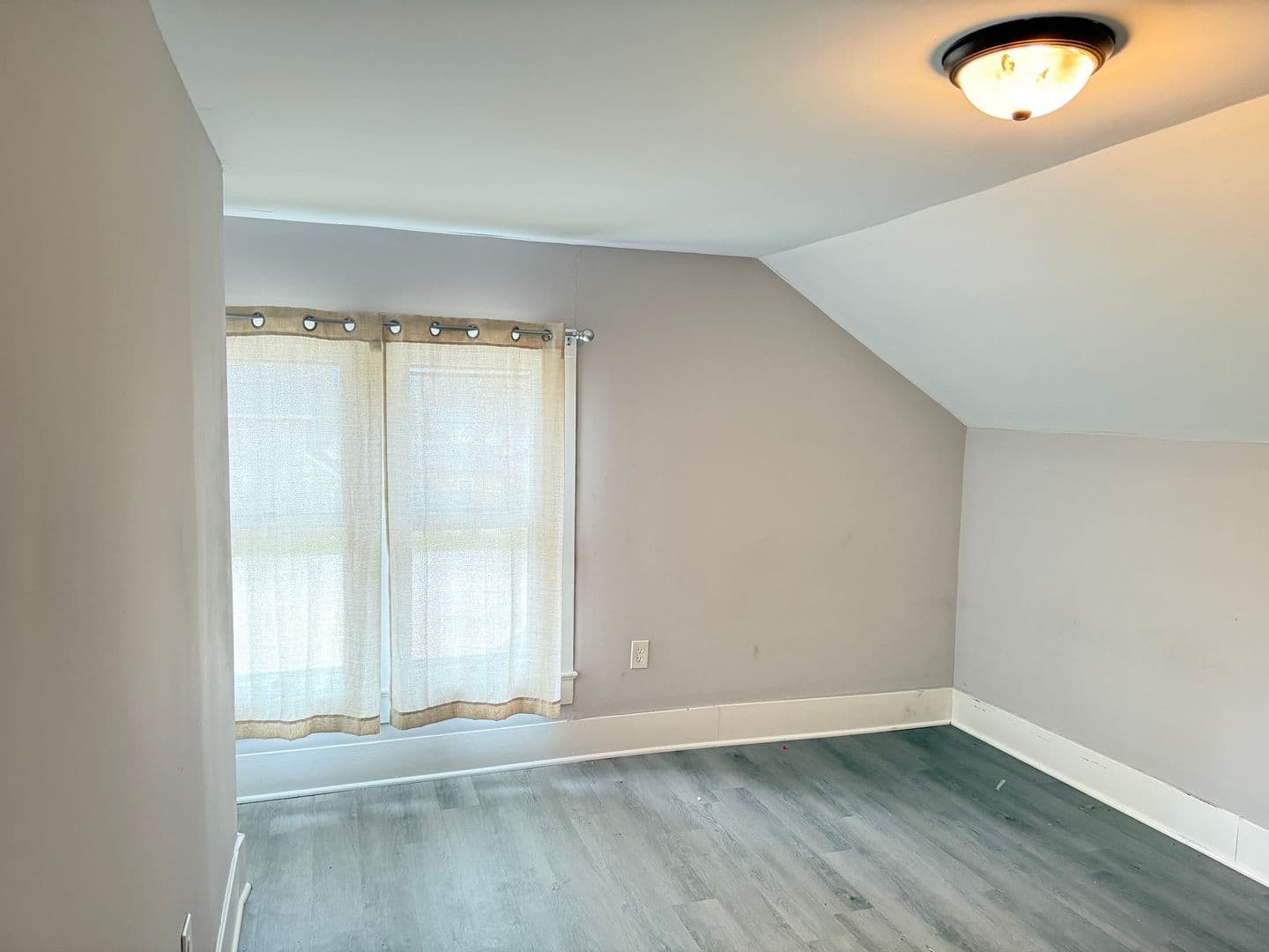 Leroy House: 103 N Walnut