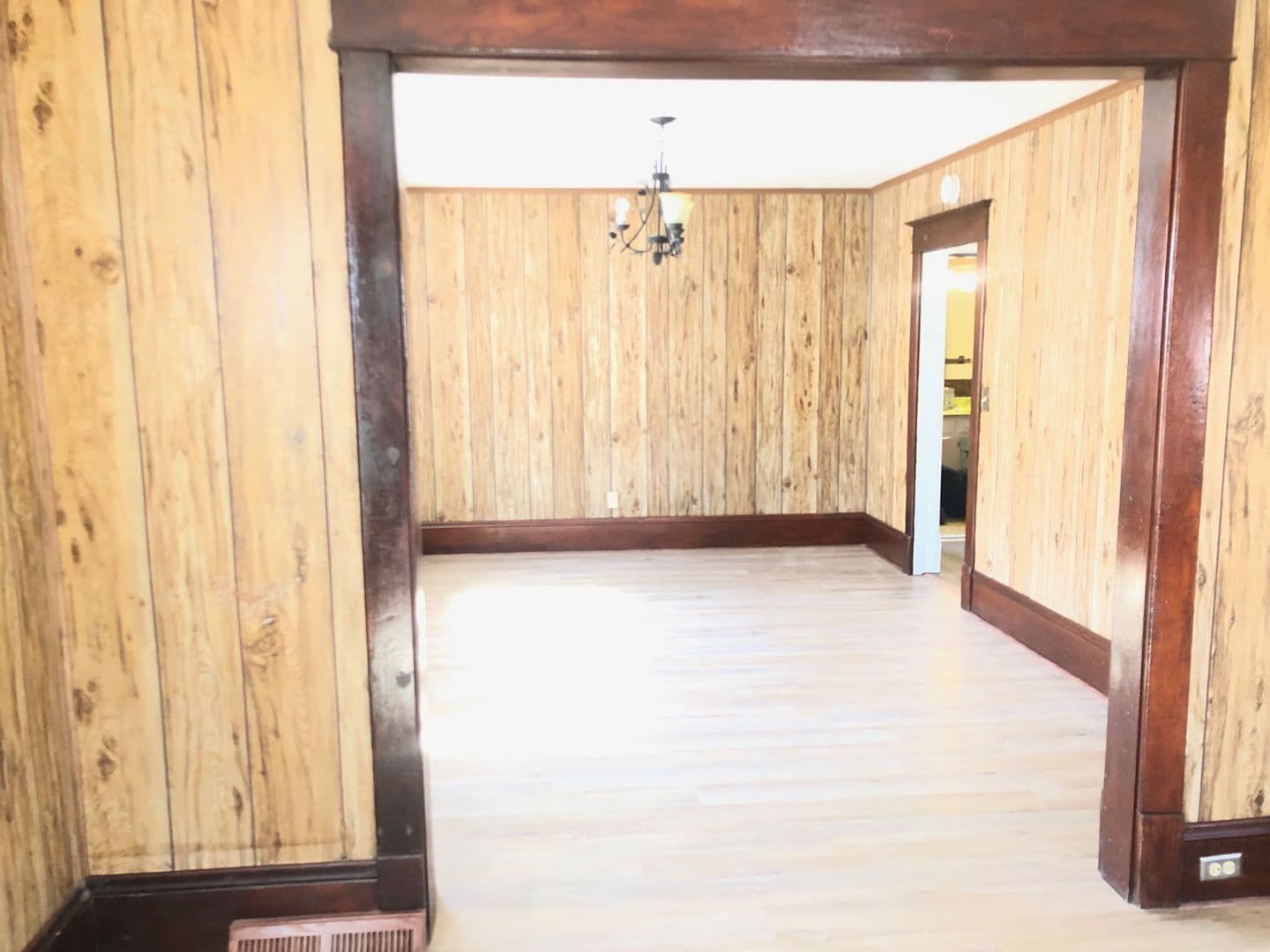 Bloomington House: 1603 South Center Street