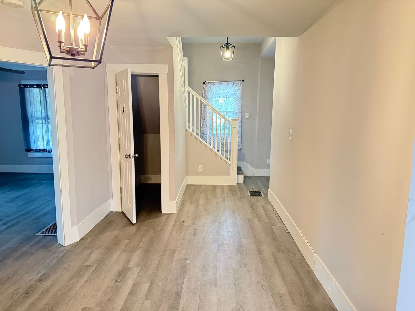 Leroy House: 103 N Walnut