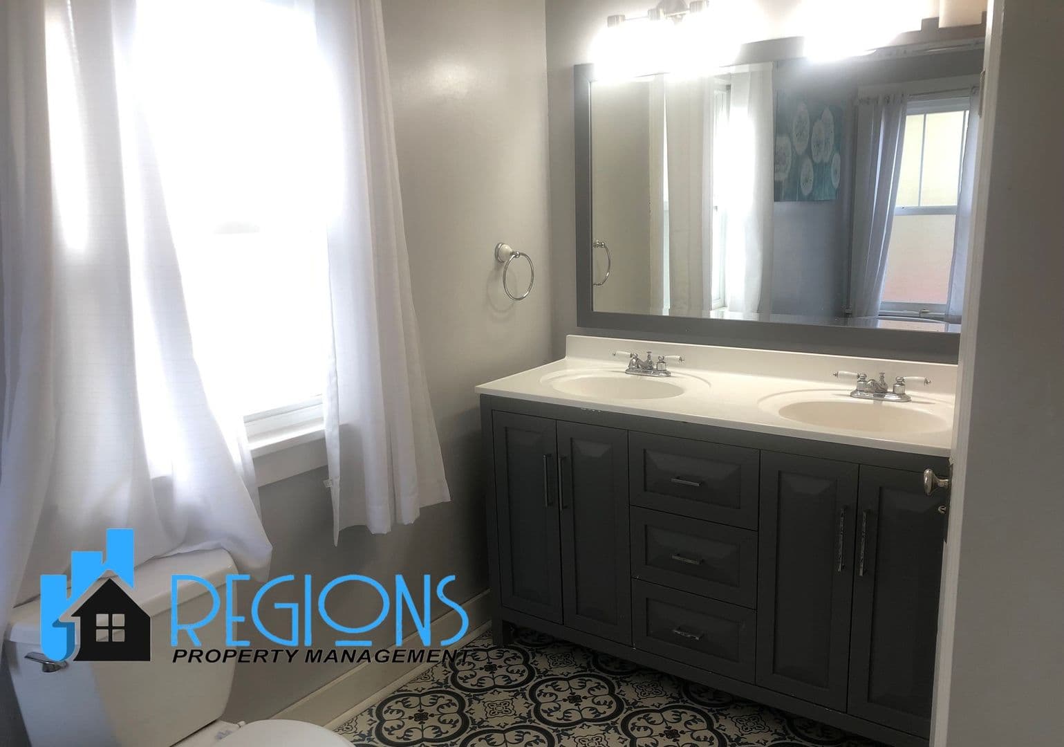 Bloomington House: 501 E Locust