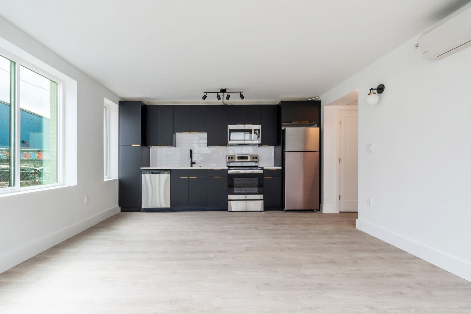 Philadelphia Apartment: 734 South 17th Street