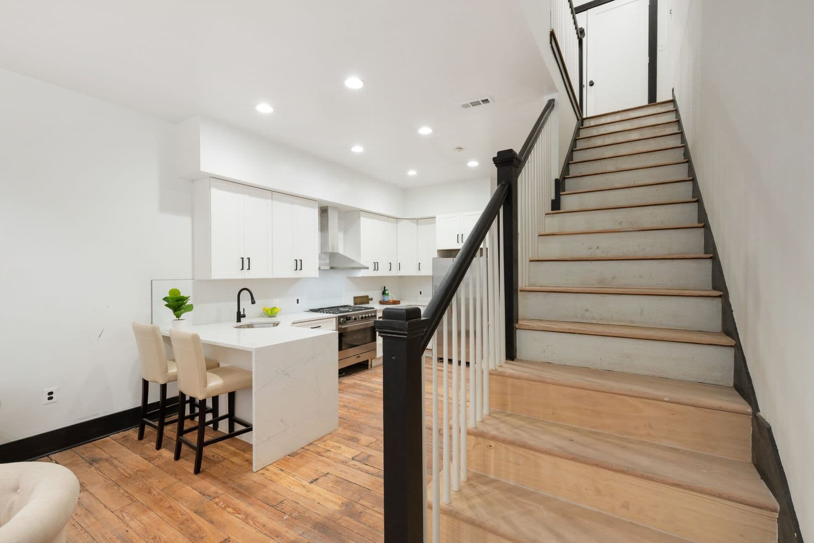 Philadelphia Apartment: 1520 Green Street
