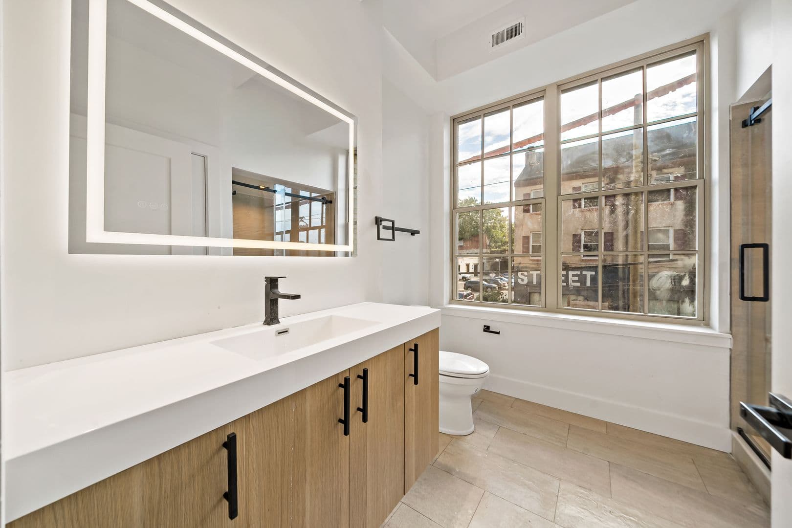 Philadelphia Apartment: 326 N 12th Street