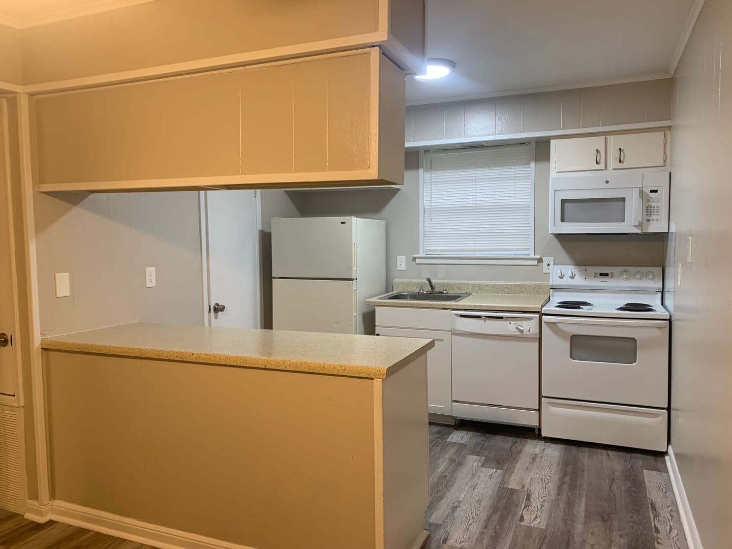 River Ridge Apartment: 10542 Jefferson Hwy.