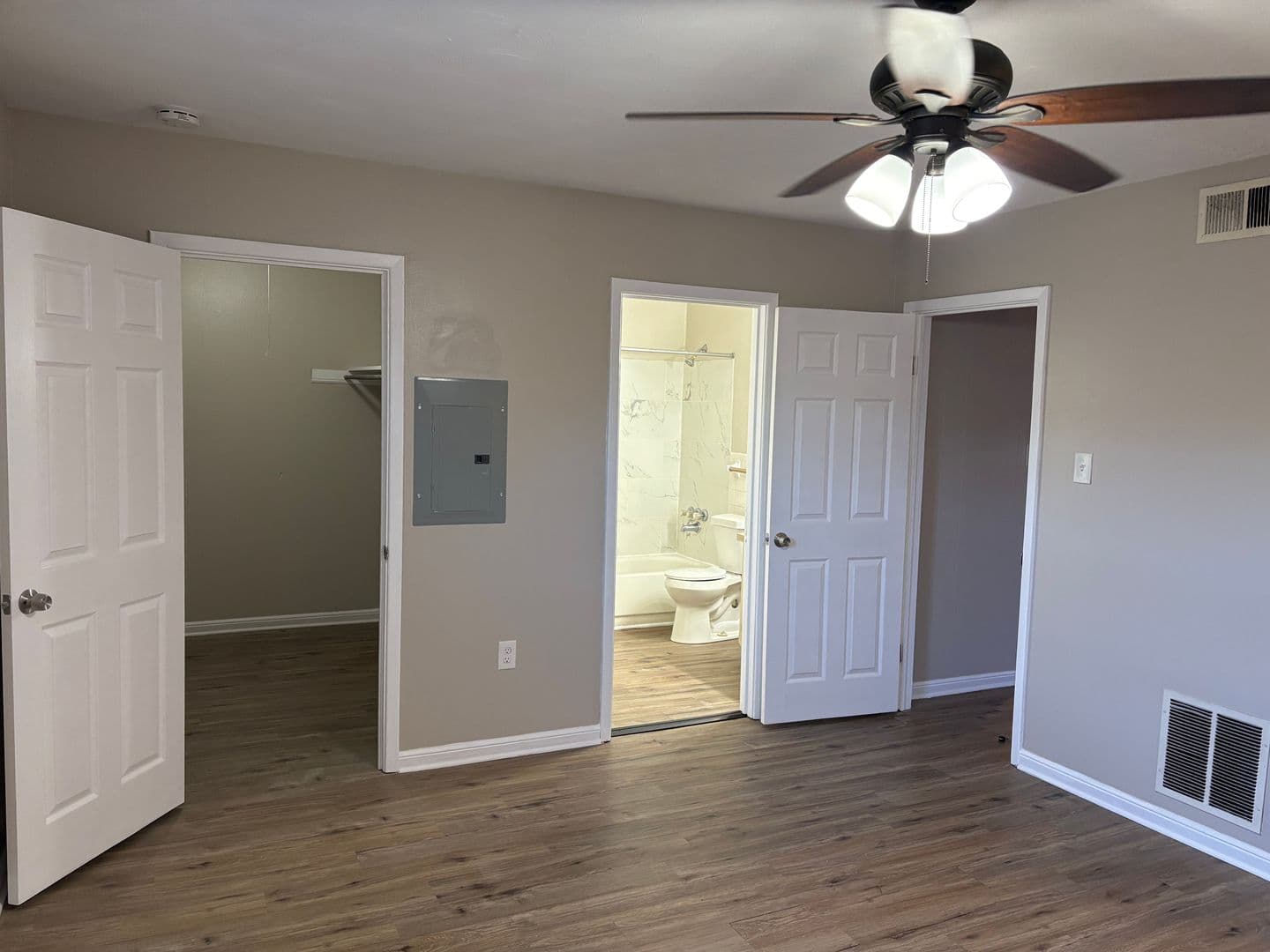 River Ridge Apartment: 10542 Jefferson Hwy.